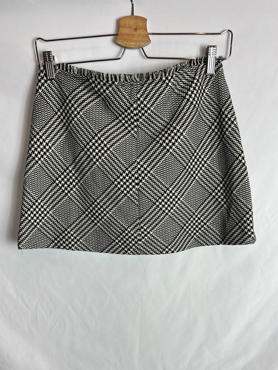 ZARA. Falda corta de gallo. T S