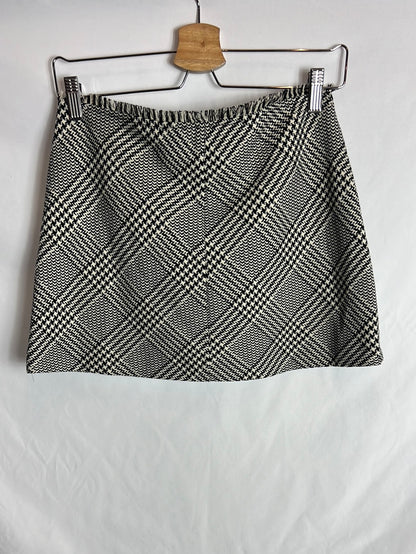 ZARA. Falda corta de gallo. T S