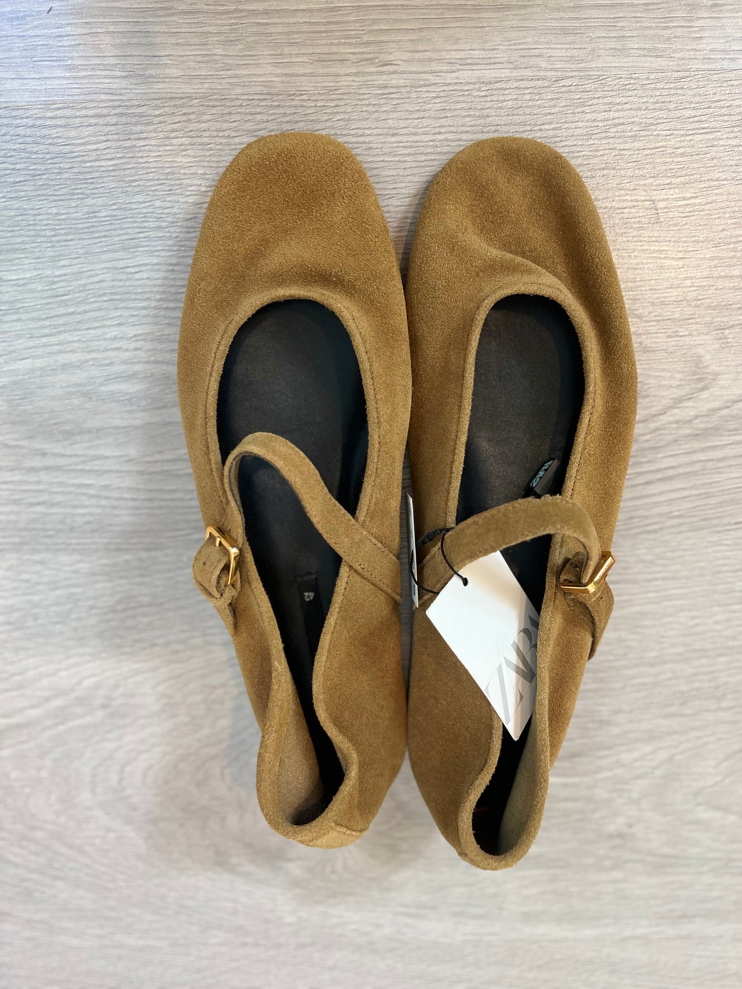 ZARA. Bailarina piel caqui T.42