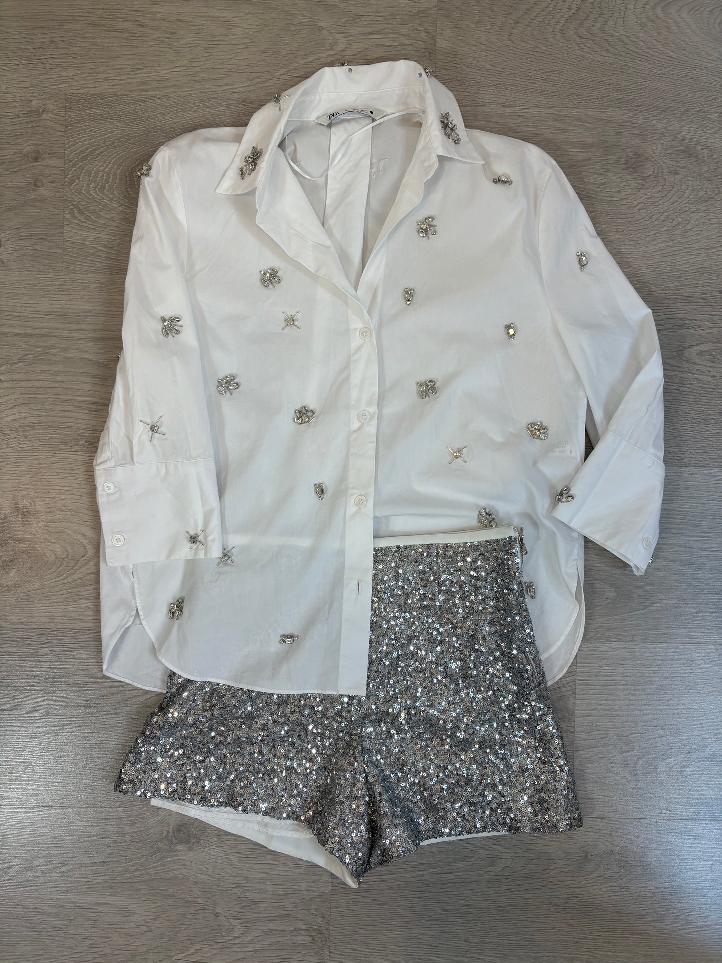 ZARA. Pantalón corto lentejuelas. T S
