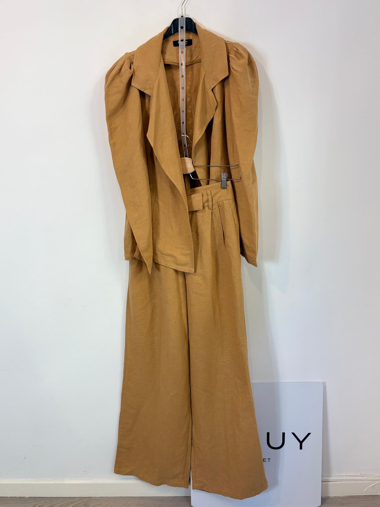 PADOVA. Textured camel jacket and trousers set. Size XS/S