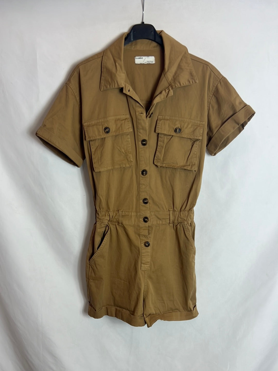 PULL&BEAR . Mono corto camel estilo safari. T M