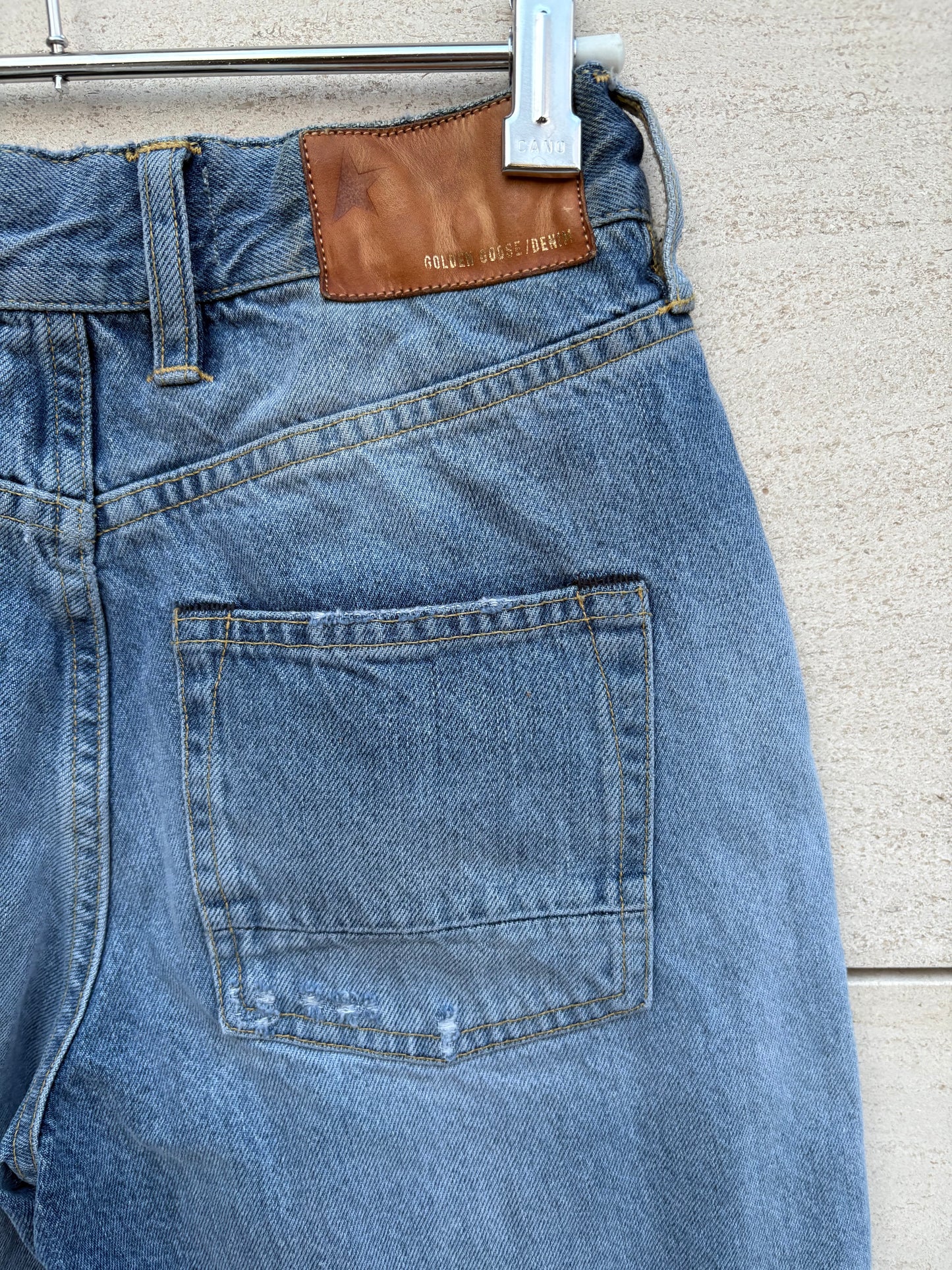 GOLDEN GOOSE. Denim recto abotonado