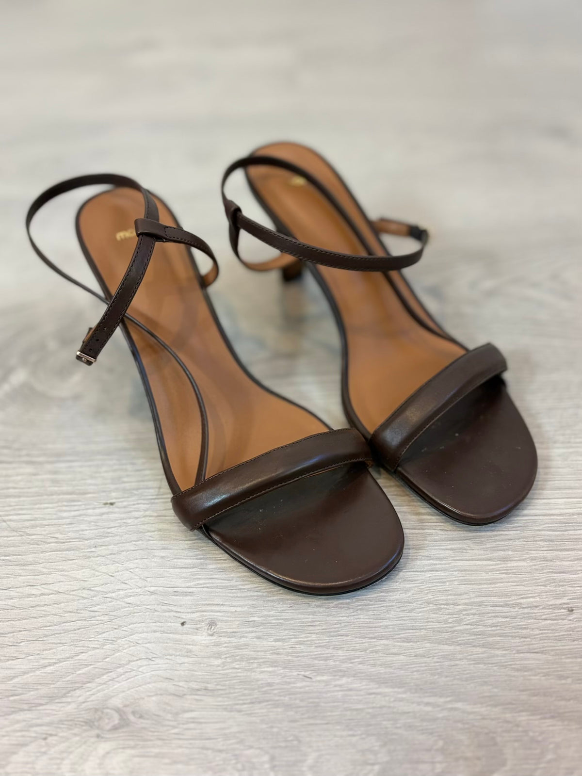 MAJE. Sandalias de piel con tiras. T 39