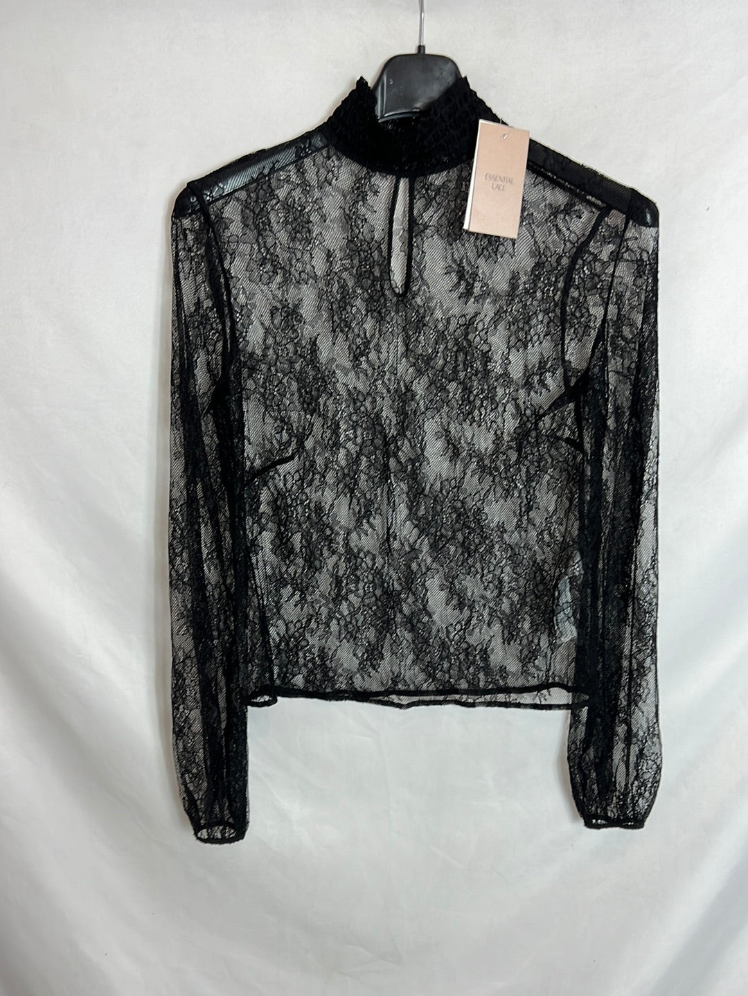 OYSHO. Top encaje negro. T S