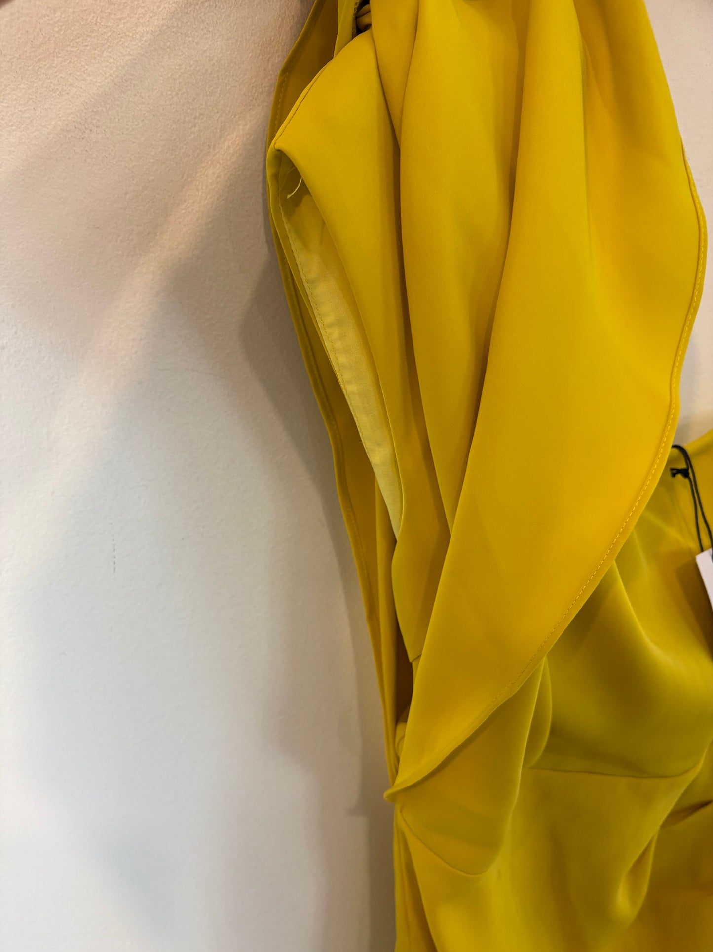 BRUNA. Vestido midi pistacho