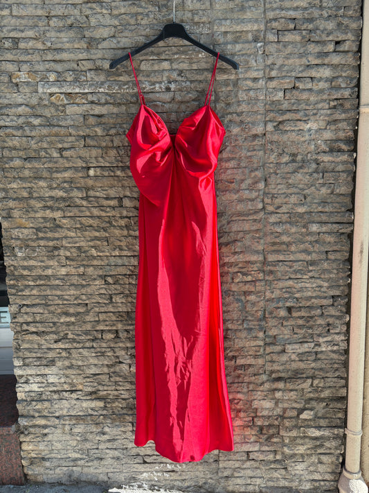 ZARA. Vestido largo satinado rojo