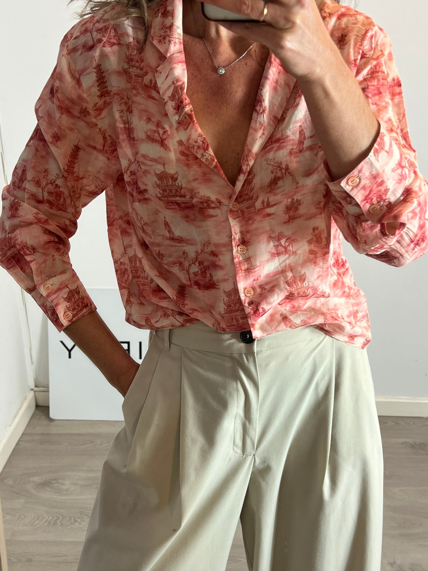 ZARA. Tm temples print blouse