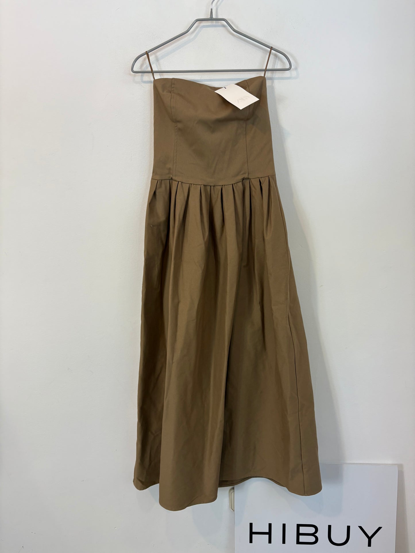 ZARA. Vestido palabra de honor caqui