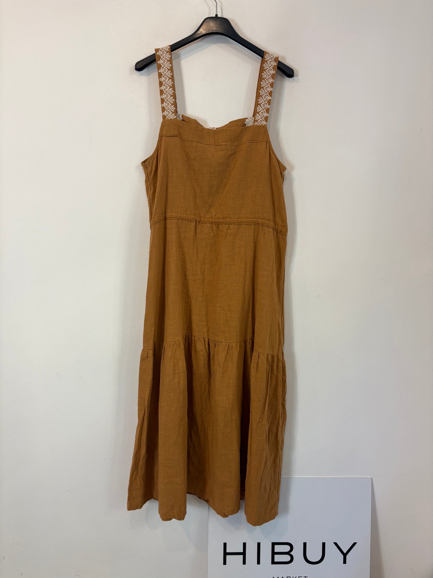 CORTEFIEL. Vestido midi bordados