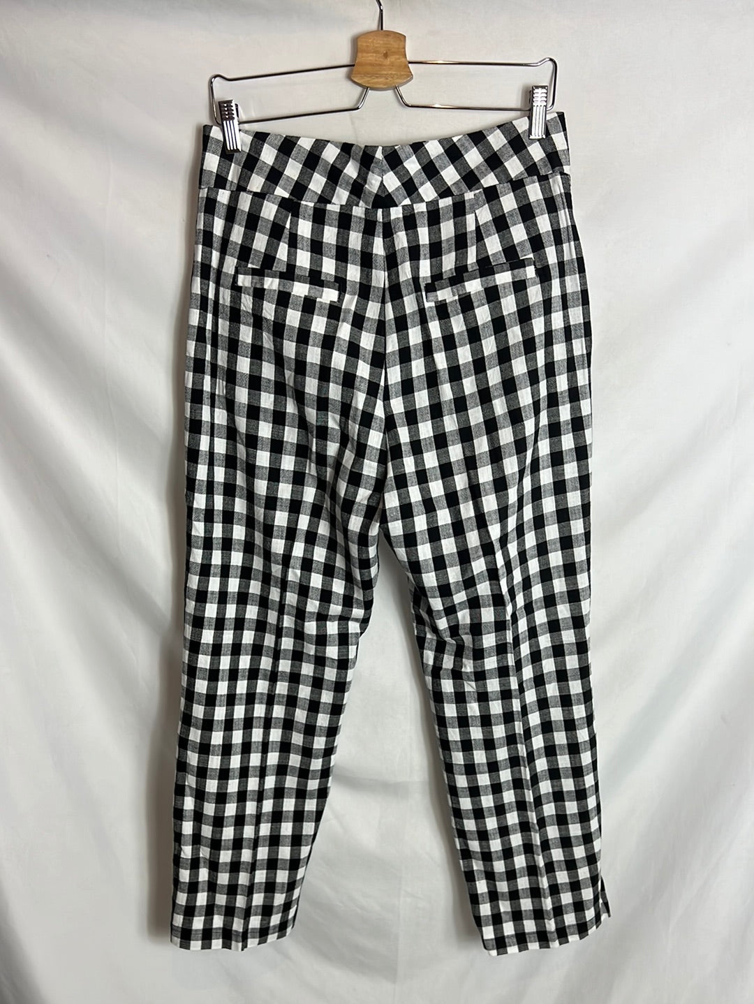 SFERA. Textured gingham trousers. Size 42