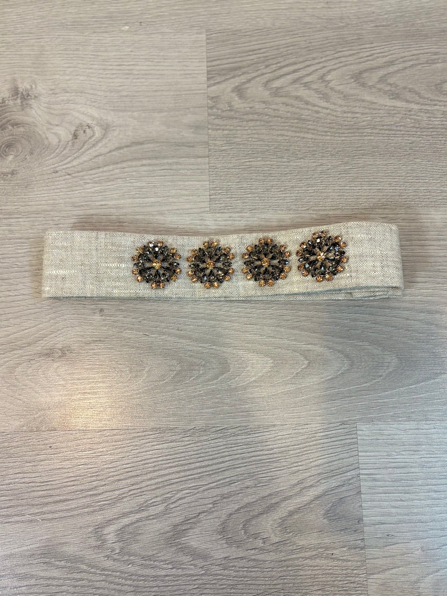 Cinturón lino beige broches