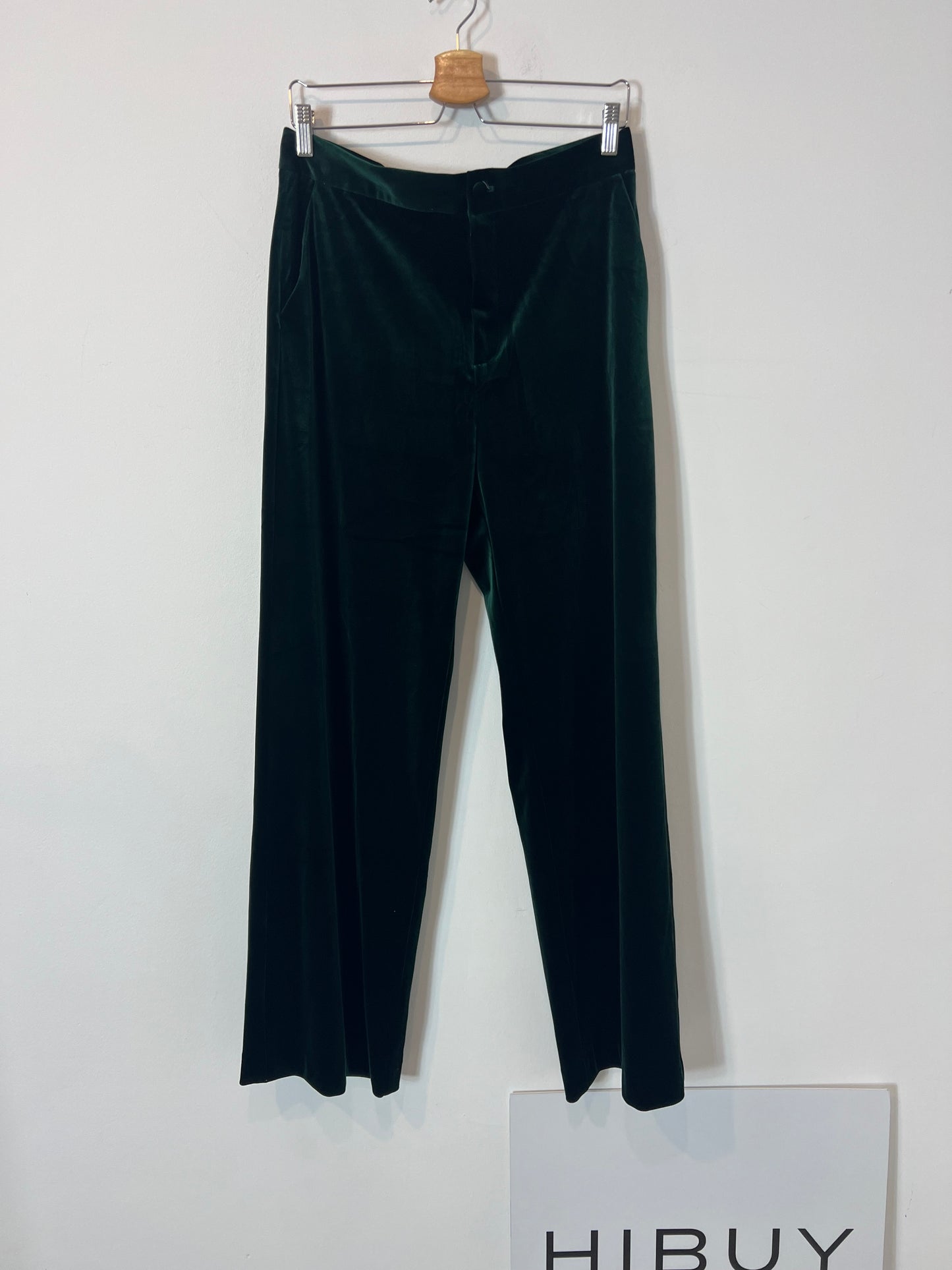 ATTENTIF. Pantalón terciopelo verde. T 40