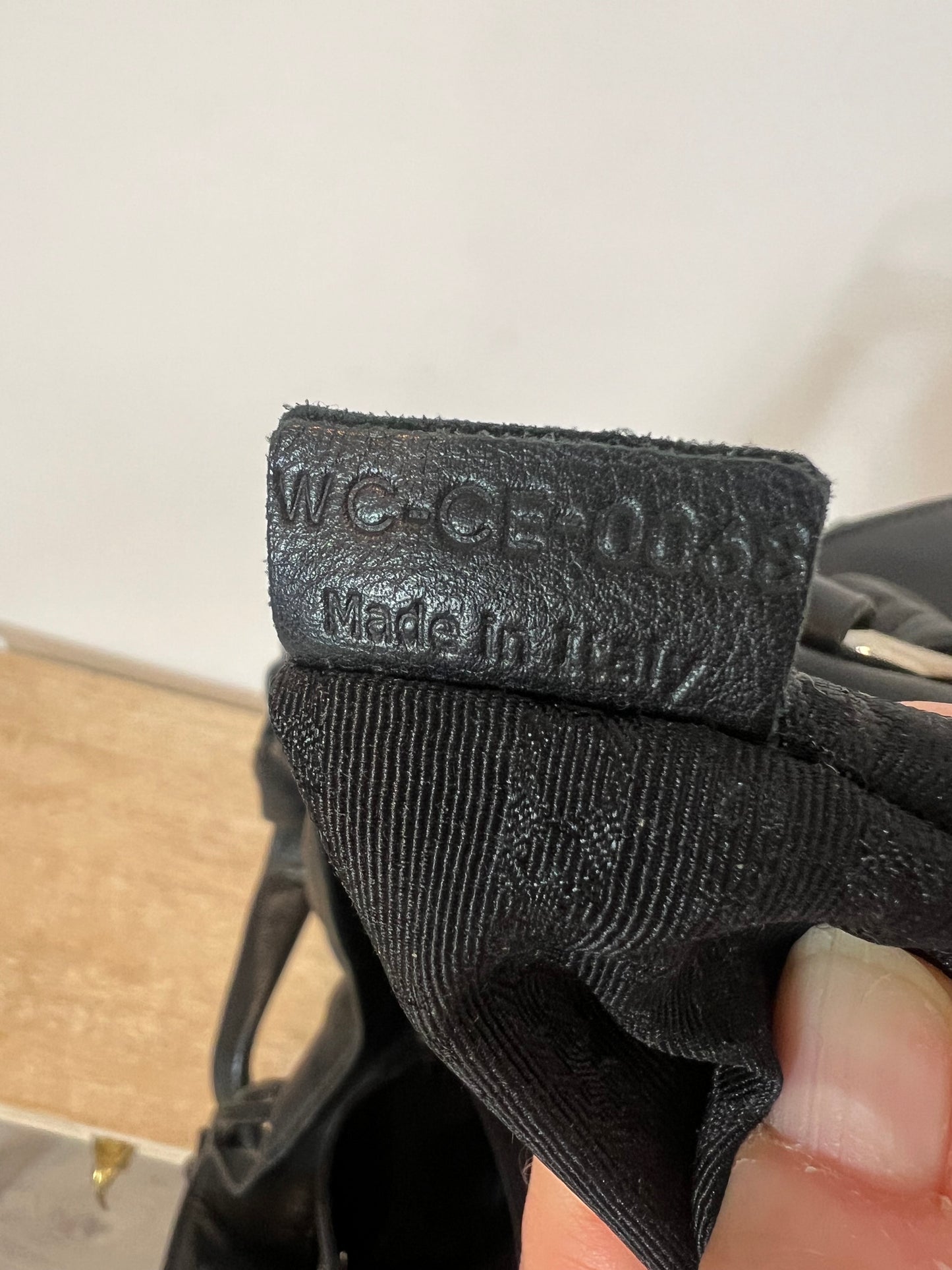 CELINE. Bolso negro piel mediano