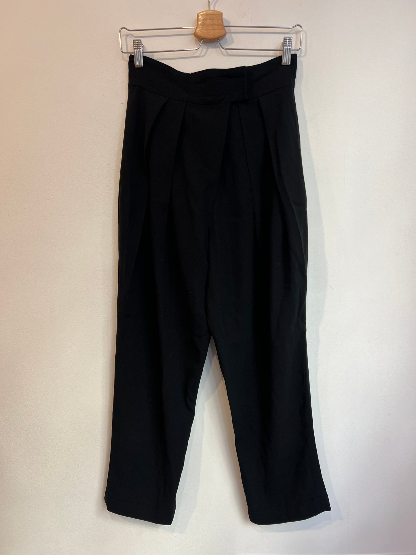 FERNANDO CLARÓ. Pantalón fluido negro pinzas. T XS/S