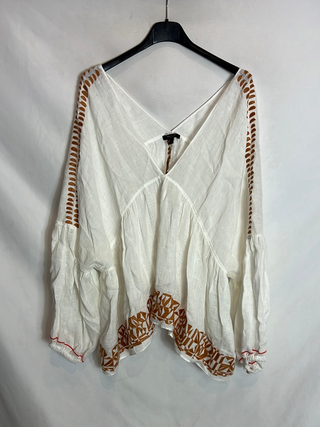 MASSIMO DUTTI. Embroidered linen blouse. T.S.