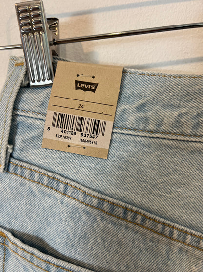 LEVI'S. Embroidered flower shorts T.24(34)