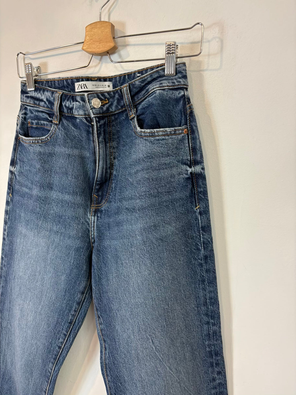ZARA. Denim slim lavado medio