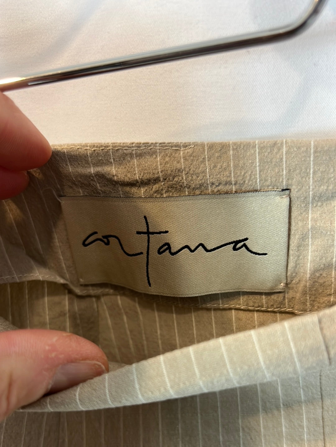 CORTANA. Beige striped pencil skirt. Size 36