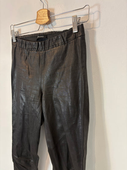 J BRAND. Leggins piel negros