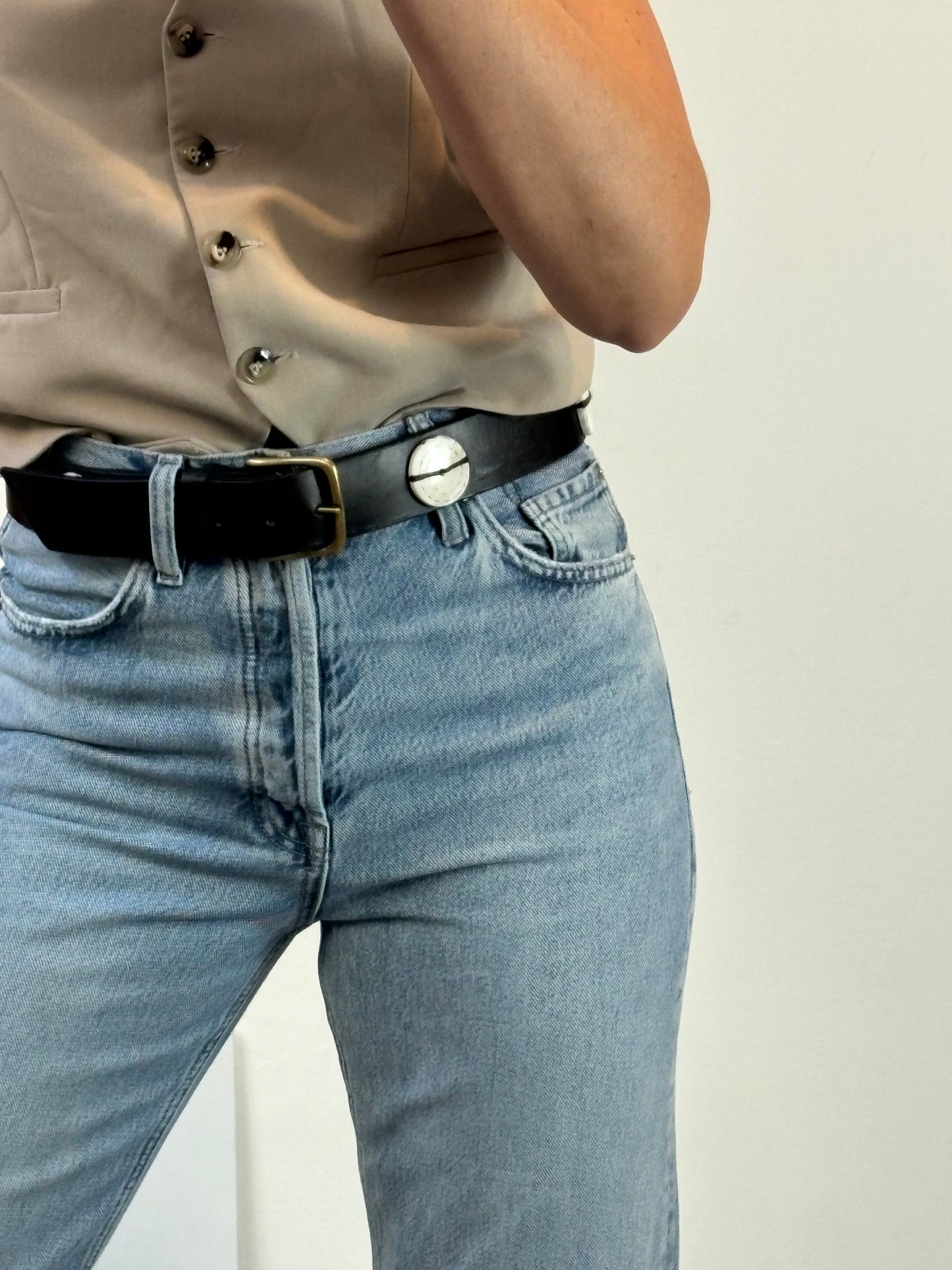 OTRAS. Cinturón piel detalles