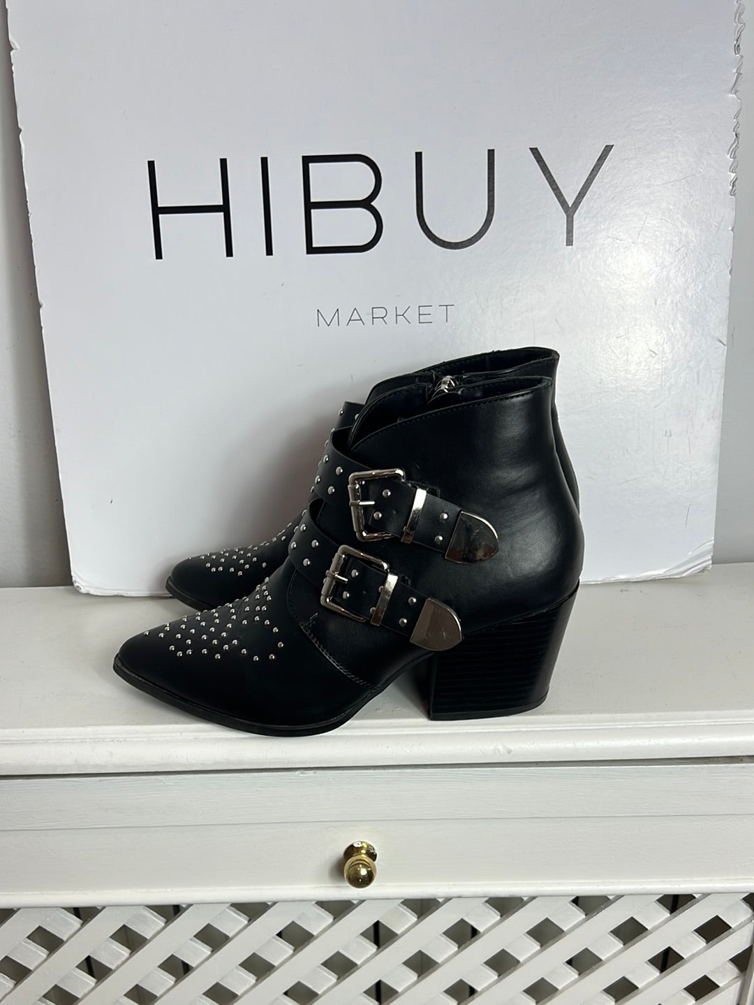 MARIAMARE. Botines negros tachuelas. T 38