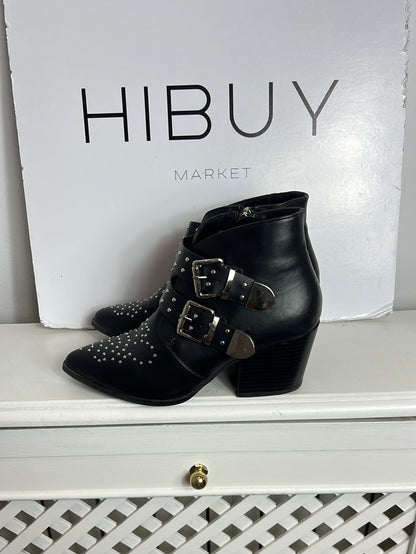 MARIAMARE. Botines negros tachuelas. T 38