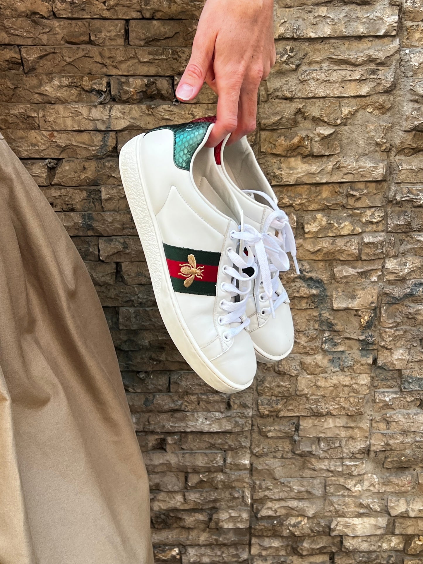 GUCCI. Zapatilla Ace con abeja T 37
