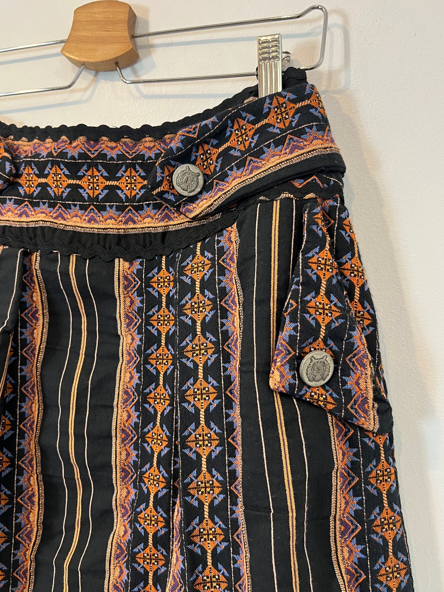 SOPHIE&LUCIE. Falda midi negra bordada T.38