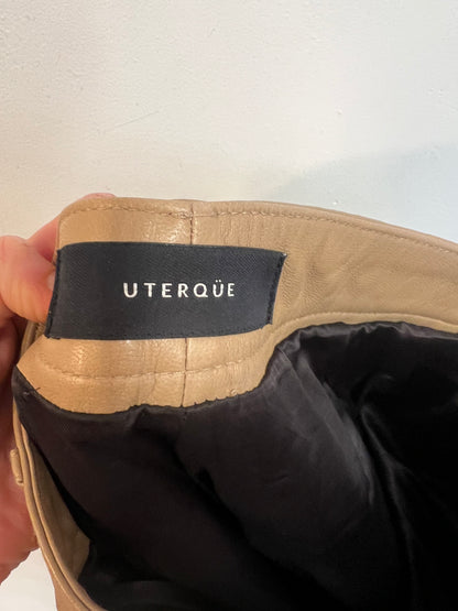 UTERQÜE. Pantalón beige piel recto. T S