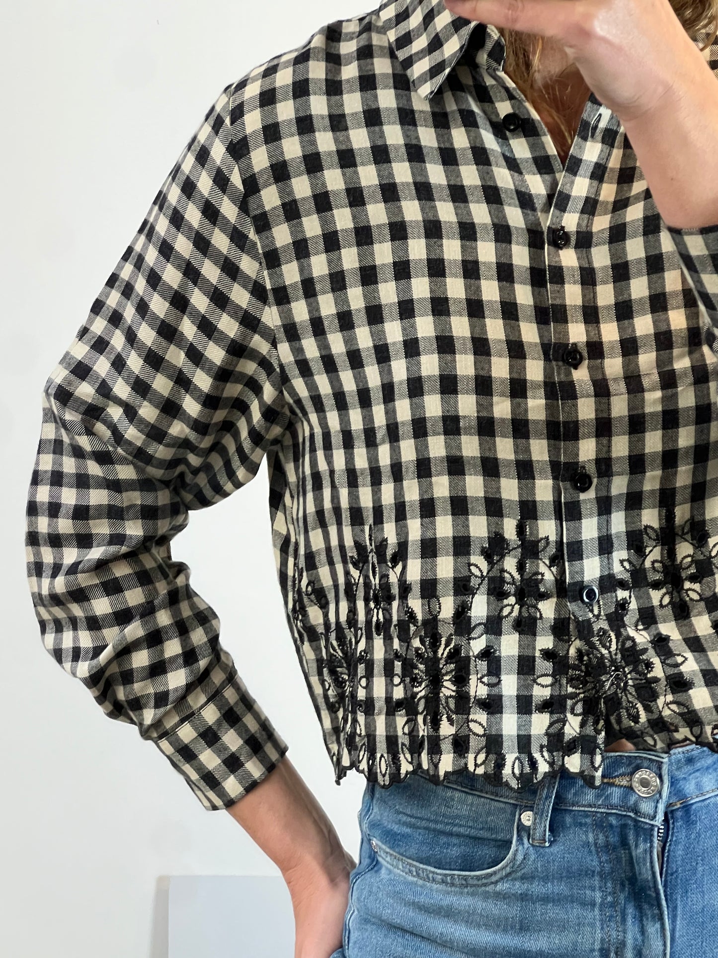 ZARA. Checkered shirt with embroidered details. TM