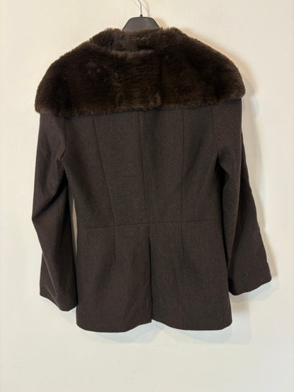 IQ COLLECTION. Conjunto marrón espiga detalle cuello