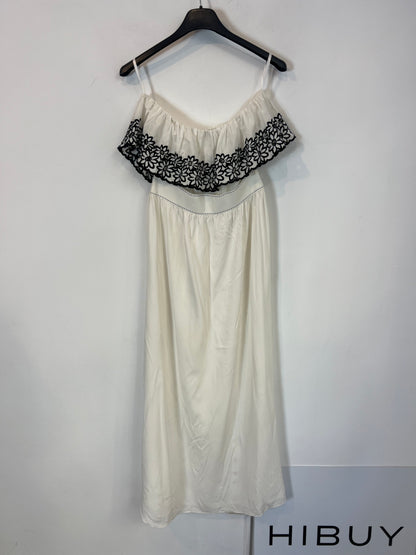 DENNY ROSE. Vestido midi blanco bordados en negros