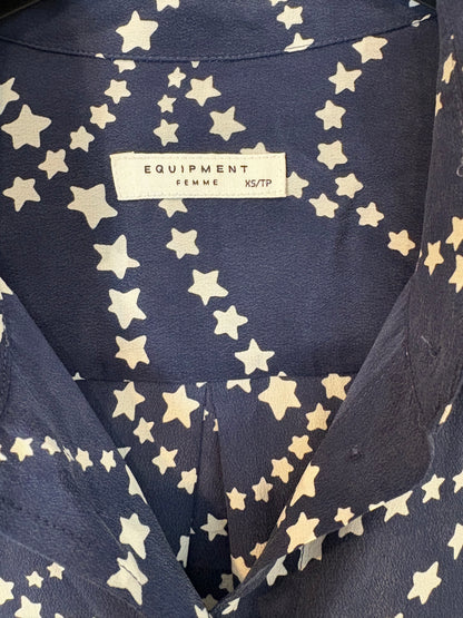 EQUIPMENT. Blue silk blouse with stars. Size XS (S/M)