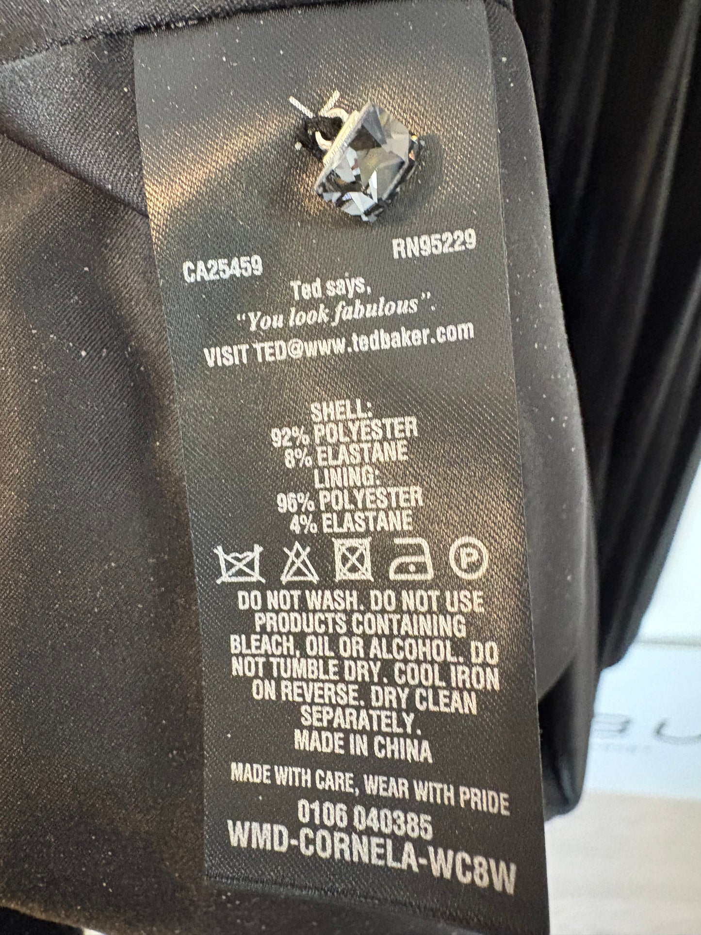 TED BAKER. Vestido terciopelo halter