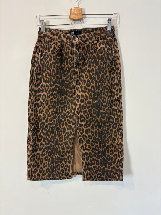 ZARA. Falda denim animal print