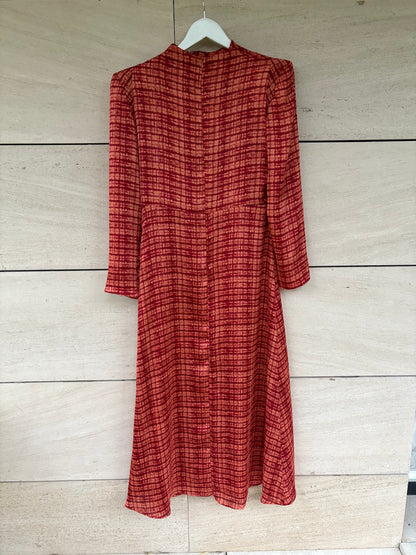 VOGANA. Vestido largo estampado hombreras