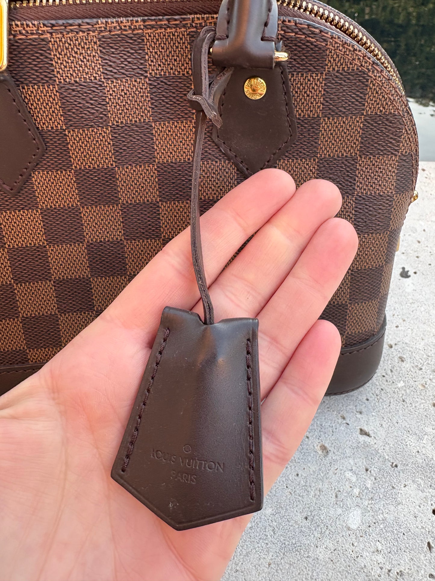 LOUIS VUITTON. Bolso Alma BB