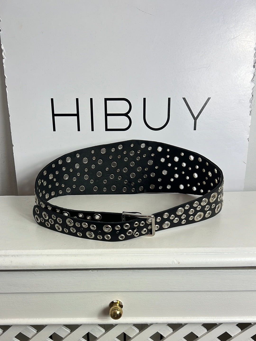 OTRAS. Cinturón asiemtrico tachuelas