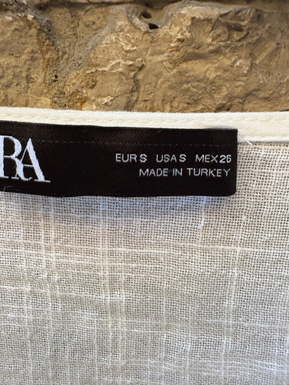 ZARA. Cotton blouse with ruffles. TS