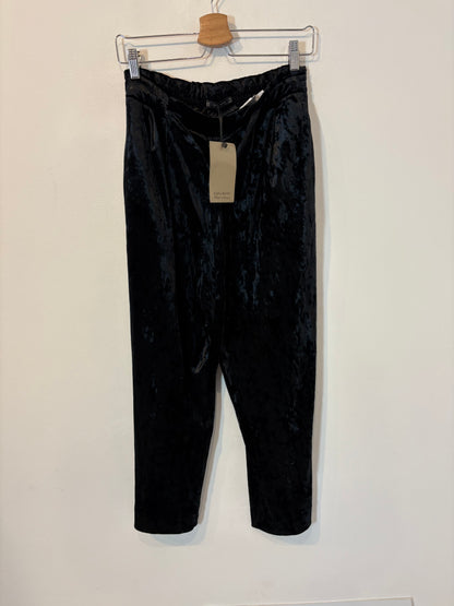 ZARA. Pantalón fluido terciopelo