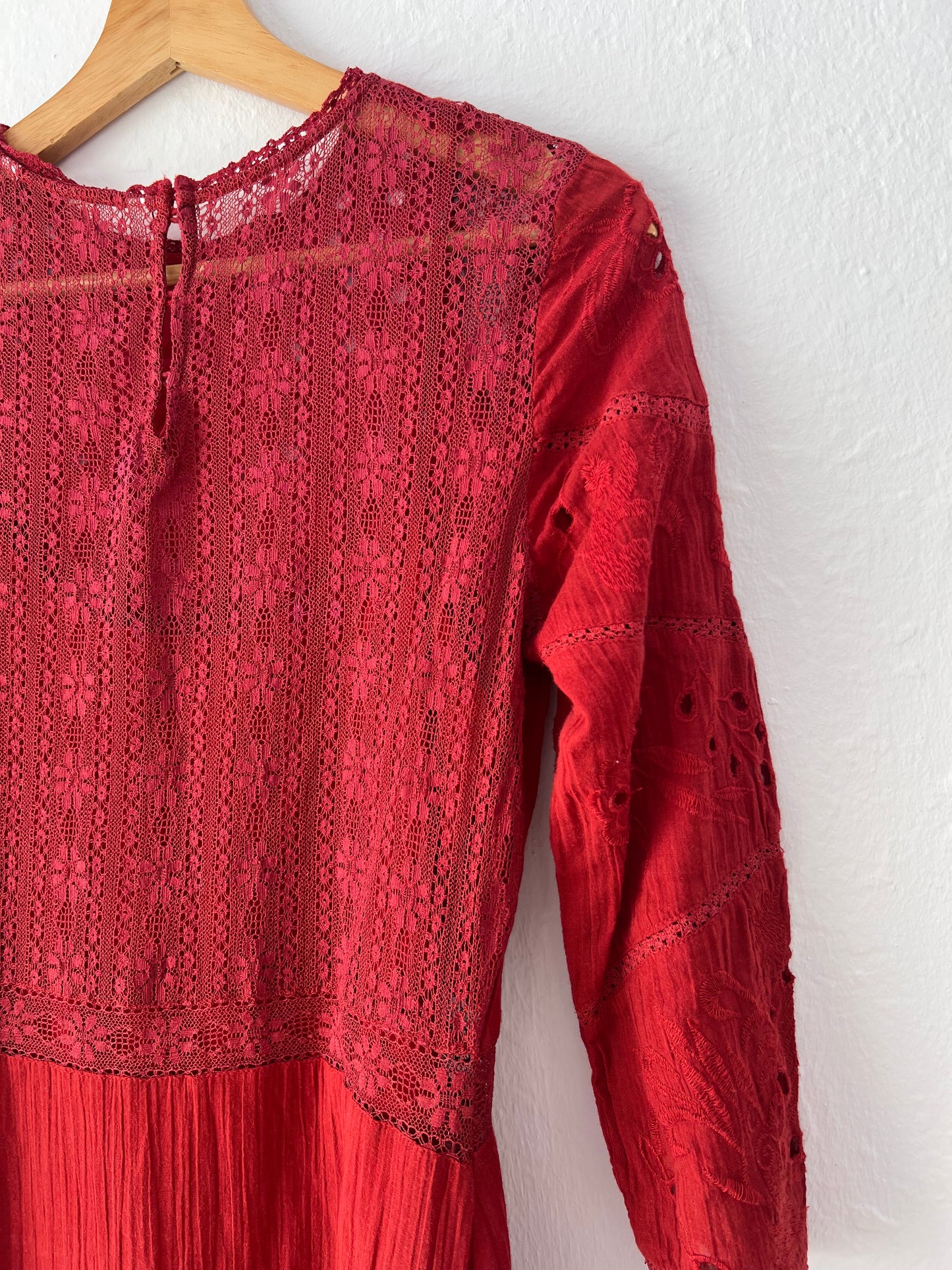 OTRAS. Vestido burdeos oscuro bordado  TU(S)