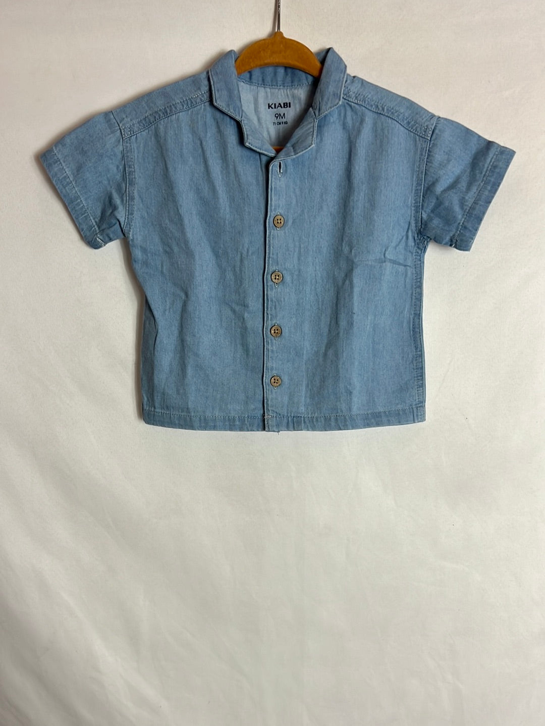 KIABI. Camisa denim manga corta. T 9 meses