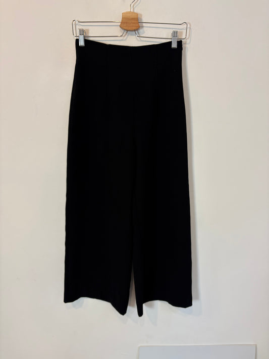 ZARA. Pantalón negro fluido