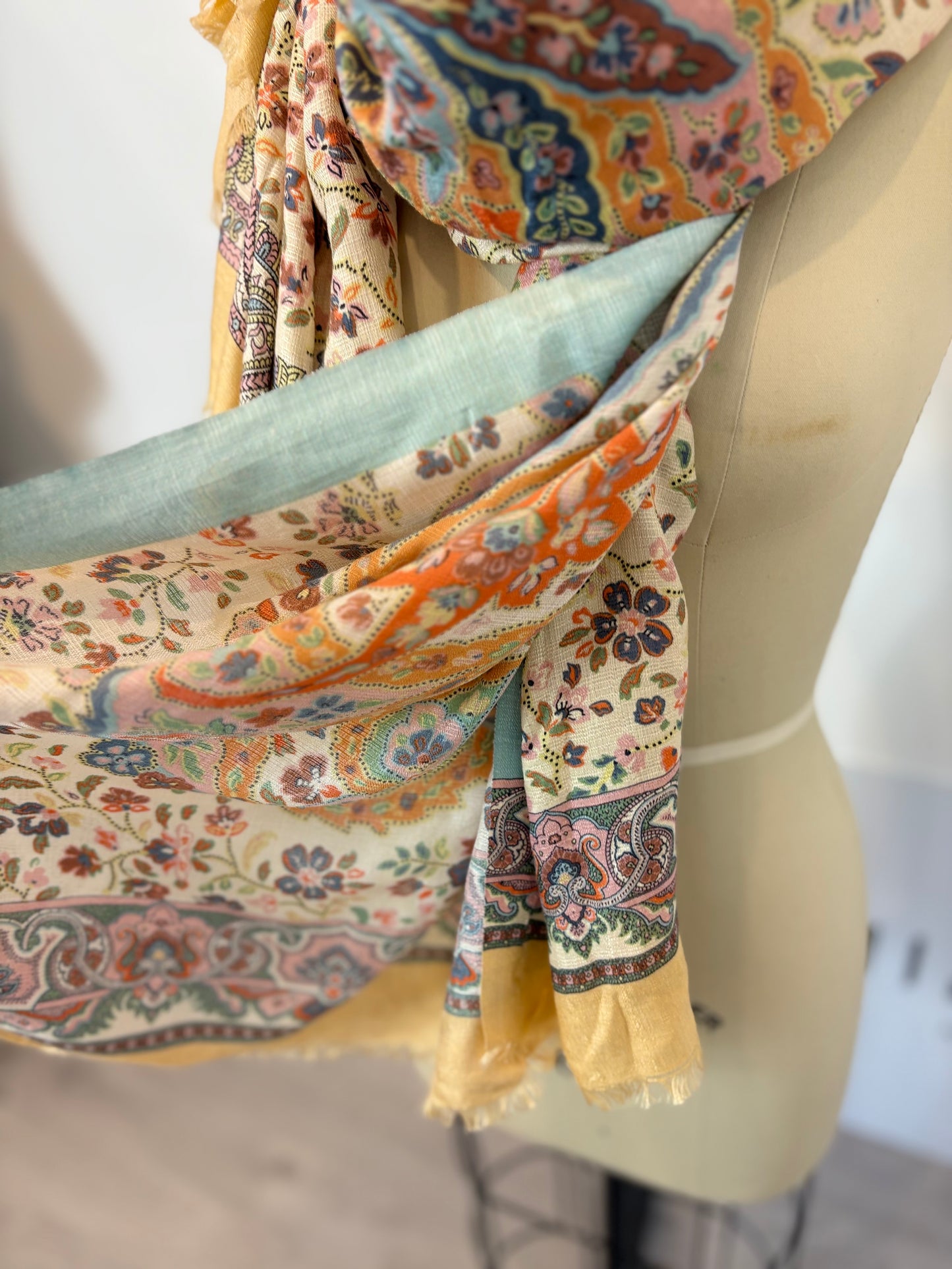 ETRO. Pañuelo multi estampado