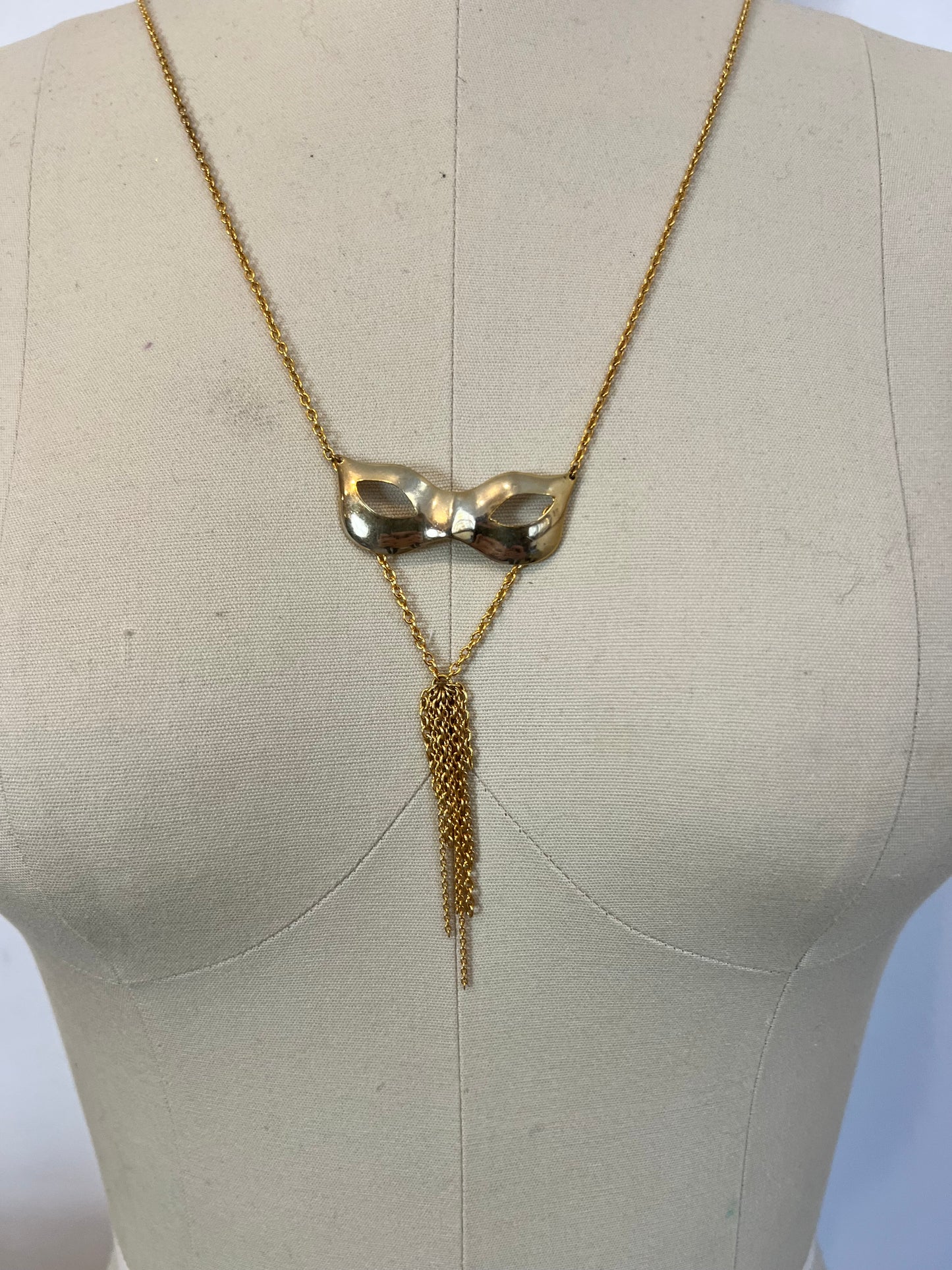 MALABABA. Colgante antifaz