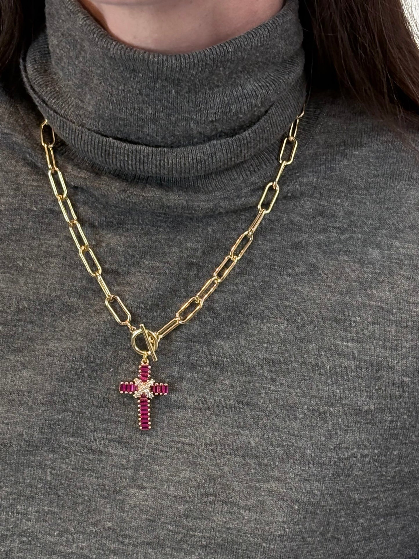 OTRAS. Gargantilla dorada cruz