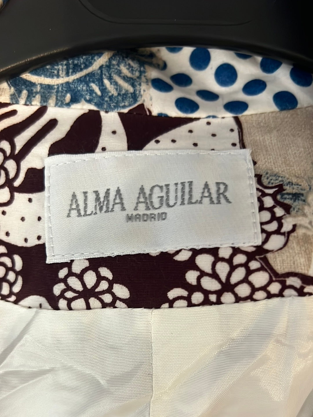 ALMA AGUILAR. Total jacket and skirt look. Size 38