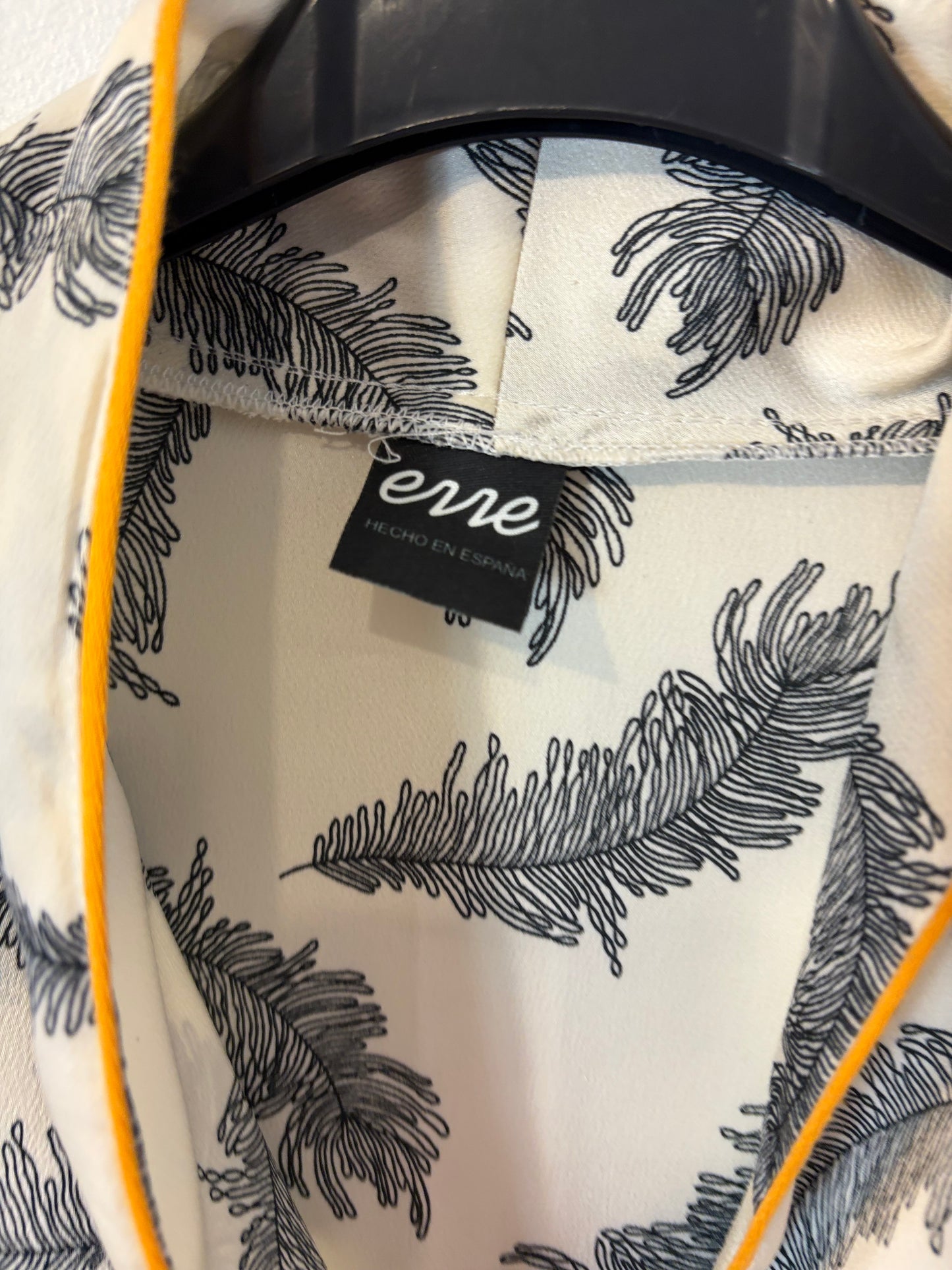 ERRE. Total look fluido estampado hojas