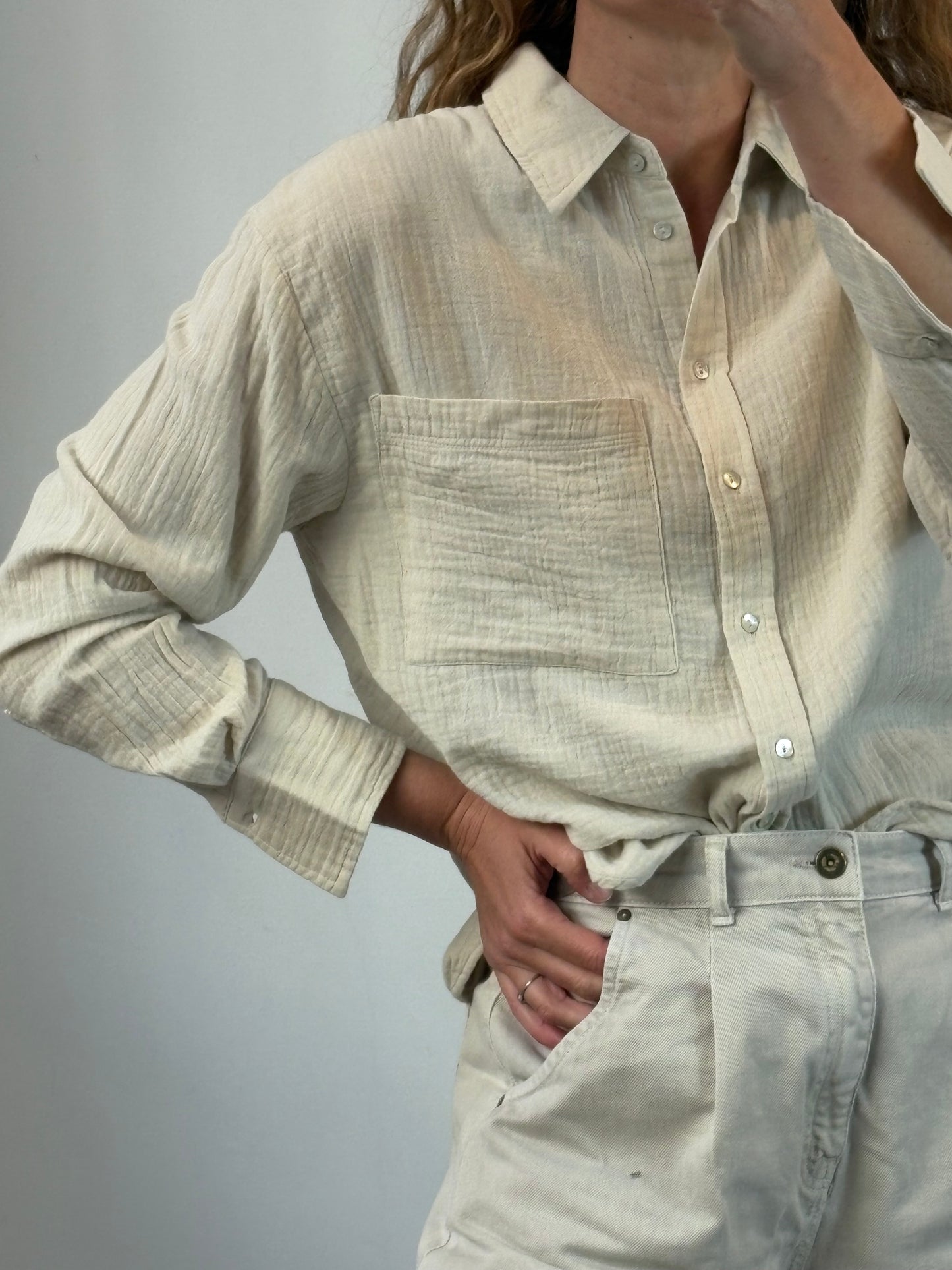 MANGO. Blusa beige algodón
